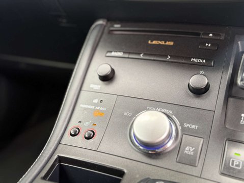 Lexus CT 1.8 CT 200h Luxury CVT 5dr 28