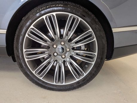 Land Rover Range Rover 3.0 Range Rover Vogue D MHEV Auto 4WD 5dr 26