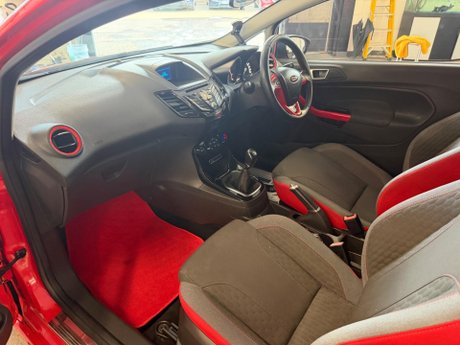 Ford Fiesta 1.0T EcoBoost Zetec S Red Edition Euro 6 (s/s) 3dr 9