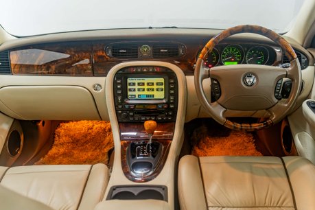 Jaguar XJ 3.0 XJ6 V6 Sovereign Auto 4dr 15