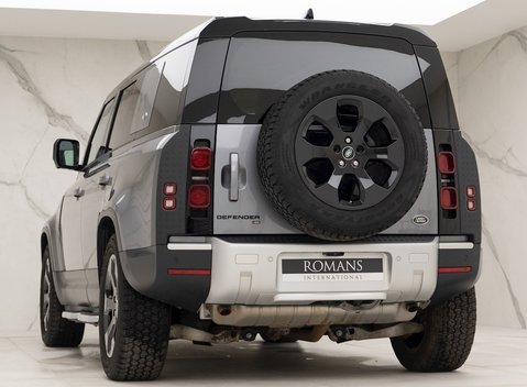 Land Rover Defender 110 HSE P300 3