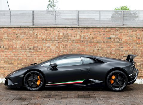Lamborghini Huracan LP640-4 Performante 2