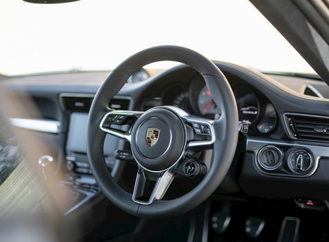 Porsche 911 (991.2) Carrera S 11