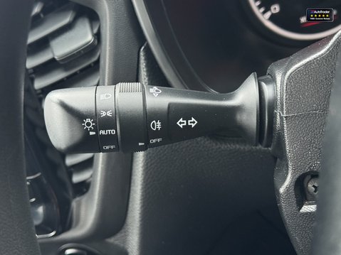 Isuzu D-Max Utility | 1.9 LT | AC | Camera | Double Cab 22