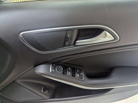 Mercedes-Benz GLA 1.6 GLA 200 Sport 5dr 34