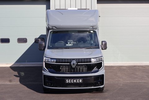 Renault Master DEMO MODEL 3.5 TON ADVANCE 150 AUTO STALLION BUILD SEEKER HORSEBOX REAR BED 8