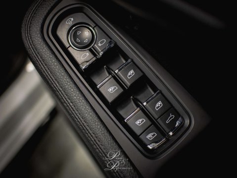 Porsche Macan 3.0 Macan S D Semi-Auto 4WD 5dr 35