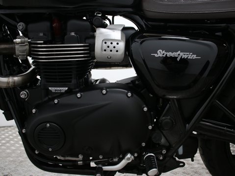 Triumph Street Twin BONNEVILLE STREET TWIN 27