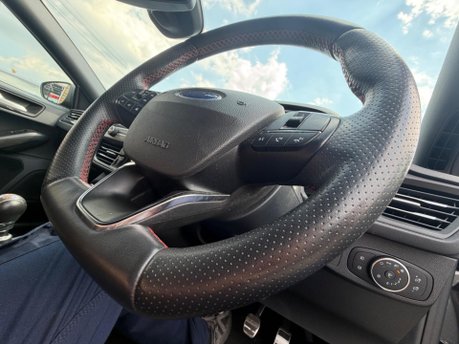 Ford Focus ST-LINE EDITION MHEV 14
