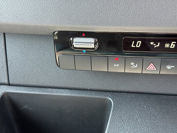 Mercedes-Benz Sprinter AUTO MWB L2H2 High Roof 315 Pro Air Con Camera EURO 6 37