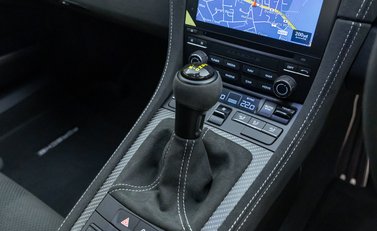 Porsche Cayman GT4 RS (718) 26