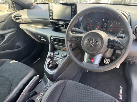 Toyota Yaris GR-Y CIRCUIT 15