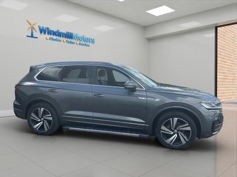 Volkswagen Touareg 3.0 TDI V6 R-Line Tech Tiptronic 4Motion Euro 6 (s/s) 5dr 3