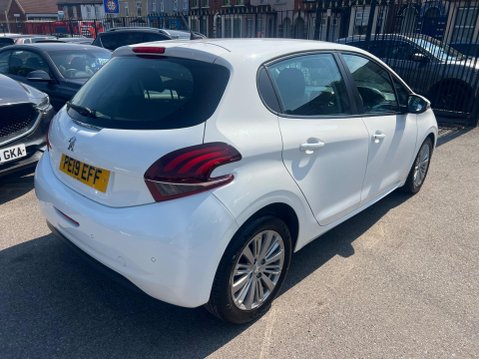 Peugeot 208 1.2 PureTech Signature Euro 6 (s/s) 5dr 6