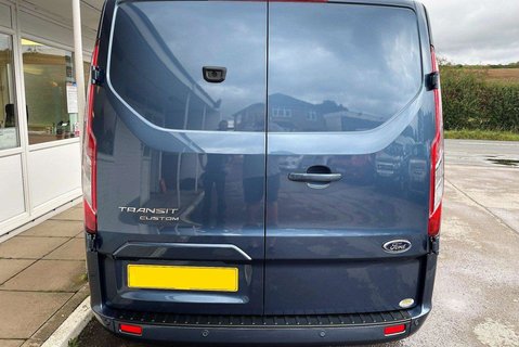 Ford Transit Custom 300 L2 170 ps Limited Panel Van - Power Invertor 12