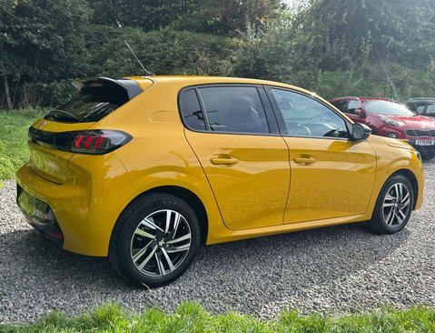 Peugeot 208 1.2 208 Allure Premium + PureTech S/S Auto 5dr 5