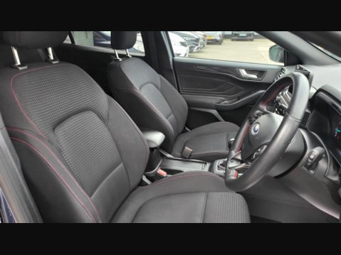 Ford Focus ST-LINE 16