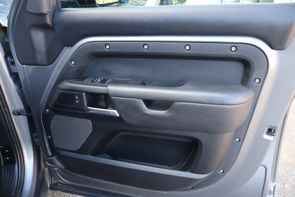 Land Rover Defender 110 HARD TOP MHEV expedition model ask about rear seat conversion 18