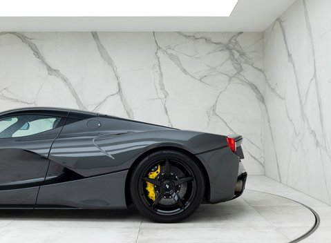 Ferrari LaFerrari 32