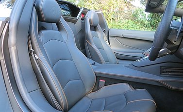 Lamborghini Aventador LP 700-4 Roadster 15