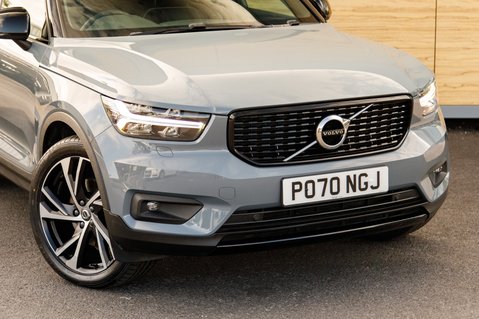 Volvo XC40 B4 R-DESIGN PRO AWD MHEV 10