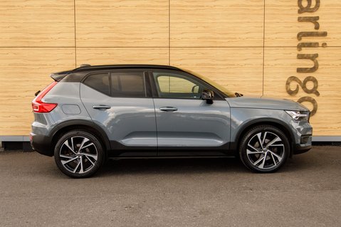 Volvo XC40 B4 R-DESIGN PRO AWD MHEV 12