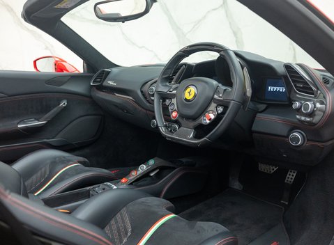 Ferrari 488 SPIDER 16