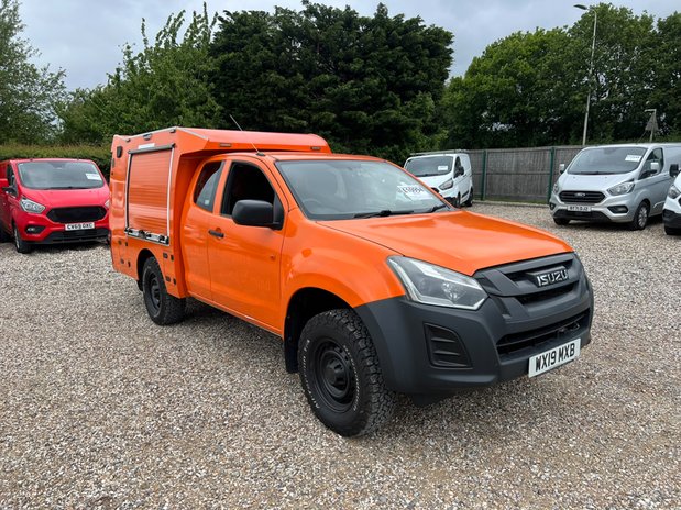 Isuzu D-Max Utility | 1.9 LT | Extended Cab | Tow Bar | AC | E 4