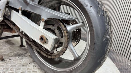 Yamaha FZ 2004 HIGH MILEAGE COMMUTER BIKE / PARTS BIKE 600CC 20