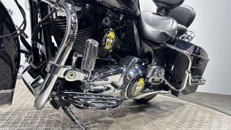 Harley-Davidson Touring 1690 FLHRC ROADKING CLASSIC 2012 TO MANY EXTRAS 21' WHEEL 26