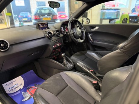 Audi A1 1.4 TFSI S line S Tronic Euro 5 (s/s) 3dr 31