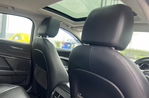 Jaguar XE 2.0 D PORTFOLIO AUTO 24