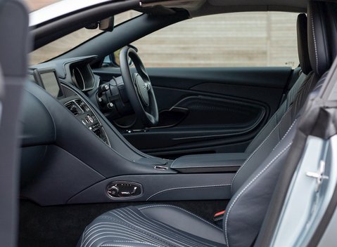 Aston Martin DB11 Volante 16