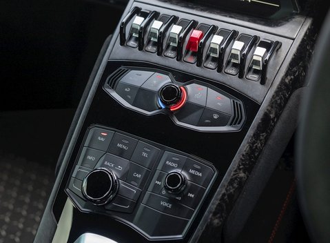 Lamborghini Huracan LP640-4 Performante 16