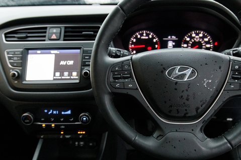 Hyundai i20 MPI PREMIUM SE NAV 18