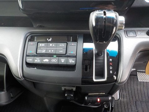 Honda Stepwagon RP3 1.5 Turbo Spada Waku Waku Doors 25