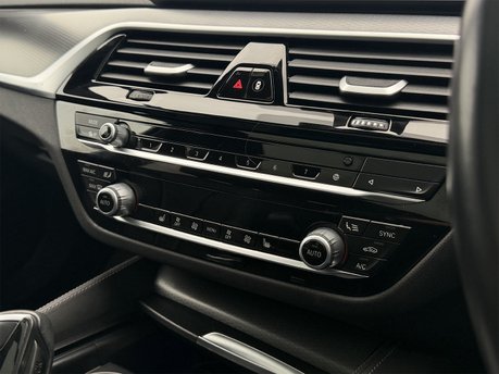 BMW 5 Series 520D M SPORT TOURING MHEV 61