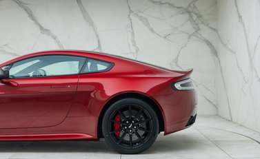 Aston Martin V12 Vantage s 37