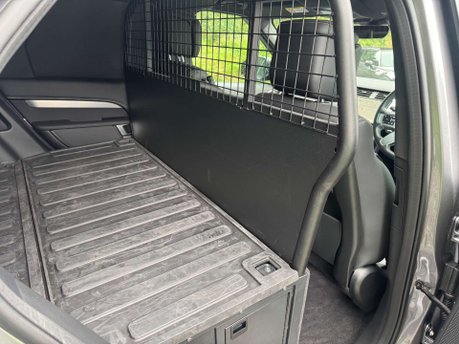 Land Rover Discovery 3.0 Discovery Dynamic HSE D MHEV Automatic 4WD 5dr 33