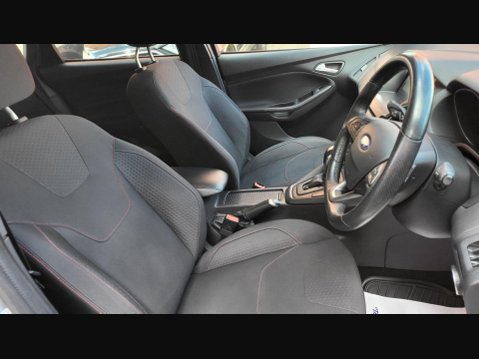 Ford Focus ST-LINE 14