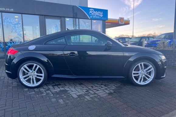Audi TT 2.0 TDI ULTRA S LINE 8