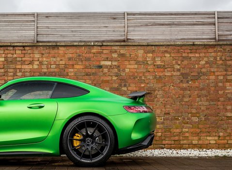 Mercedes-Benz AMG GT R 33