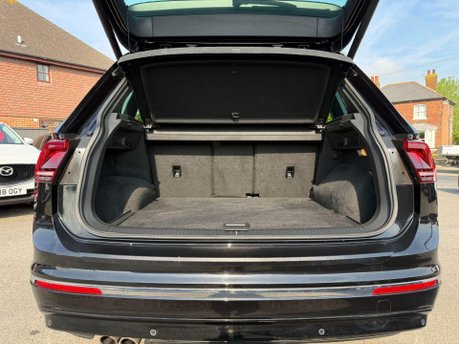 Volkswagen Tiguan 2.0 TDI BlueMotion Tech R-Line DSG 4Motion Euro 6 (s/s) 5dr 28
