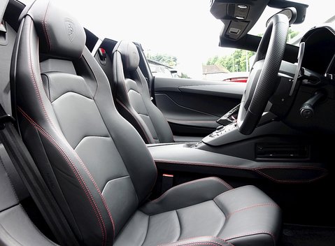 Lamborghini Aventador LP 700-4 Roadster 16