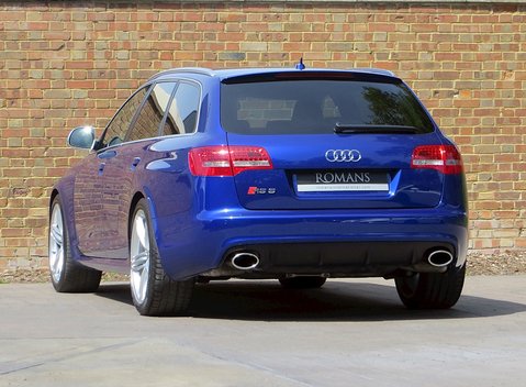 Audi RS6 Avant Plus 16