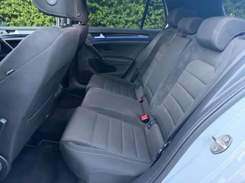 Volkswagen Golf 2.0 Golf R TSi Semi-Auto 4WD 5dr 32