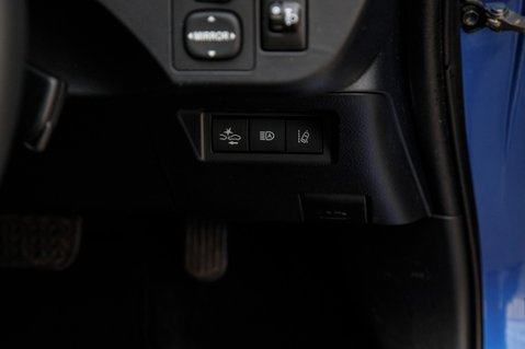 Toyota Yaris VVT-I ICON TECH 16