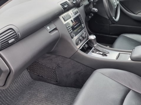 Mercedes-Benz C Class C180 KOMPRESSOR SE SPORTS 32