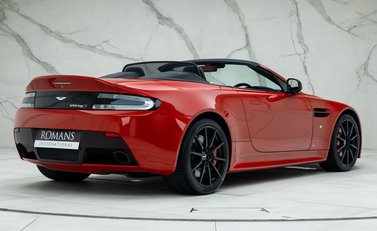 Aston Martin V12 Vantage S Roadster 6