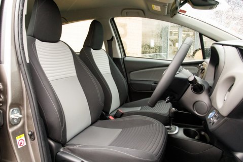 Toyota Yaris VVT-I ICON TECH 28